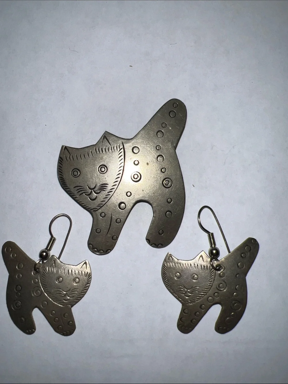 Silver dangle cat earrings & brooch